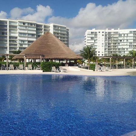 Punta Me Luxury Apartments Ocean View & Beach Front In Amara Cancun Bagian luar foto