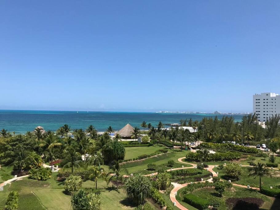 Punta Me Luxury Apartments Ocean View & Beach Front In Amara Cancun Bagian luar foto