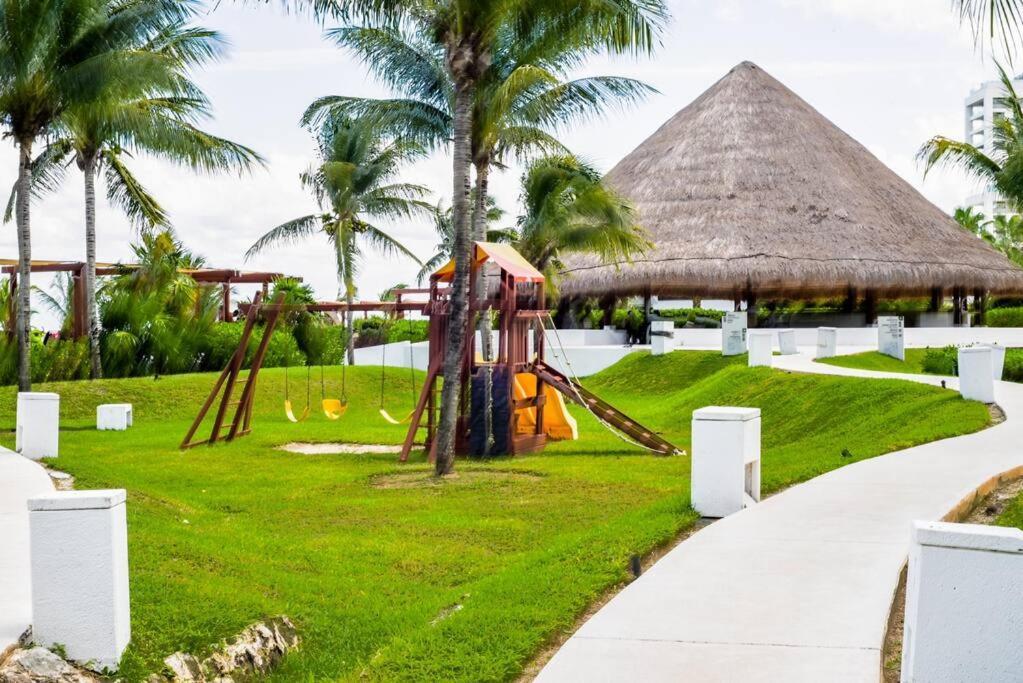 Punta Me Luxury Apartments Ocean View & Beach Front In Amara Cancun Bagian luar foto
