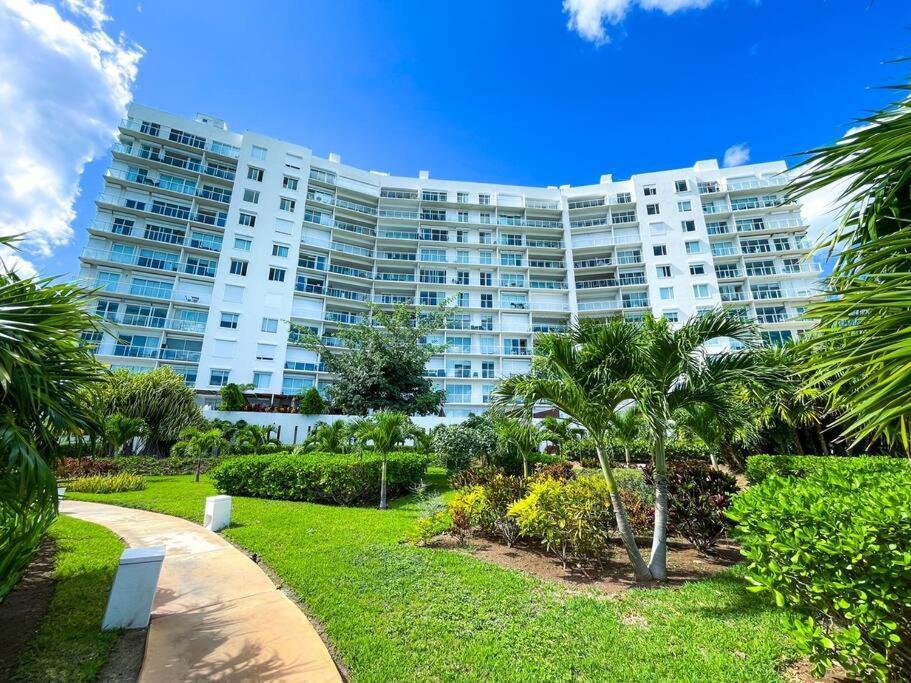 Punta Me Luxury Apartments Ocean View & Beach Front In Amara Cancun Bagian luar foto